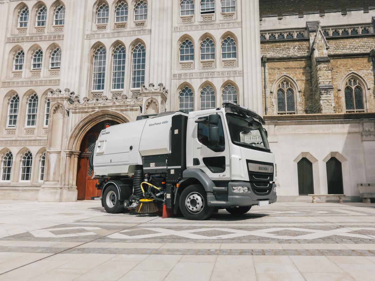 Barredora sobre camión